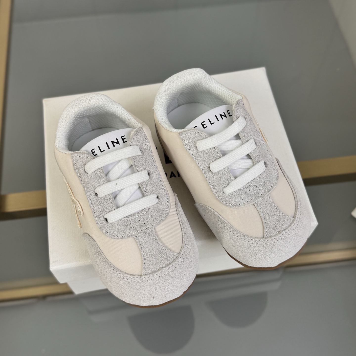 Children's shoes child